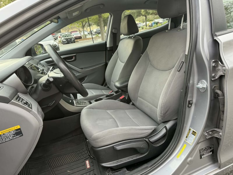 2013 HYUNDAI Elantra photo 9