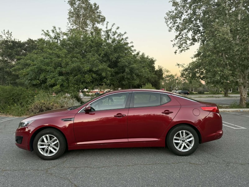 2011 KIA Optima photo 8