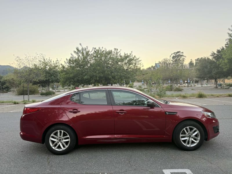 2011 KIA Optima photo 4