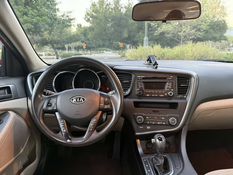 2011 KIA Optima photo 13