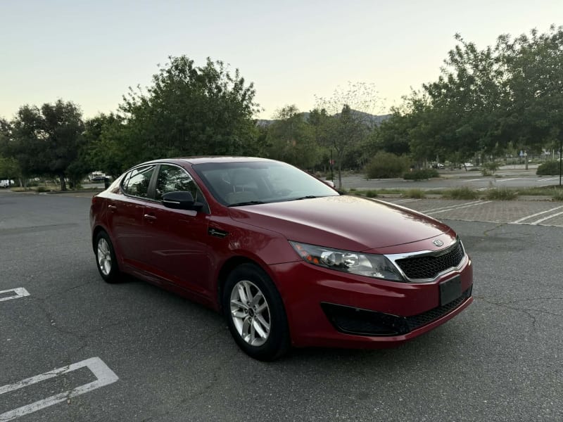 2011 KIA Optima photo 3