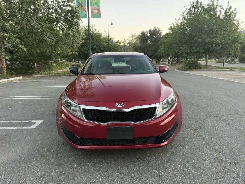 2011 KIA Optima photo 2
