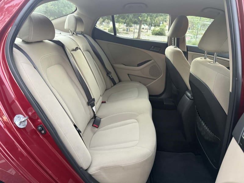 2011 KIA Optima photo 11