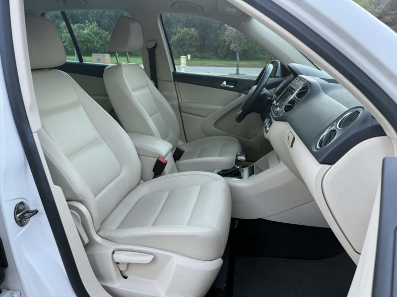 2010 VOLKSWAGEN Tiguan photo 12