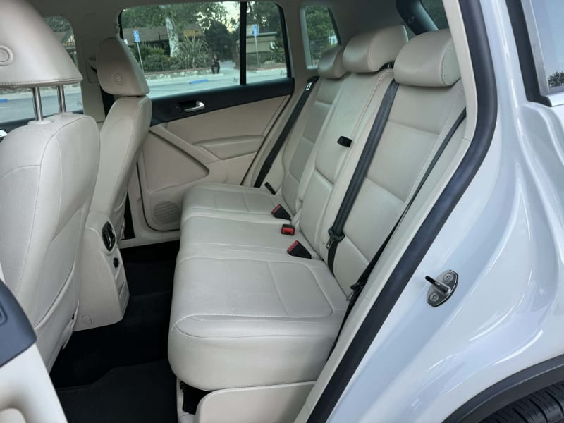 2010 VOLKSWAGEN Tiguan photo 10