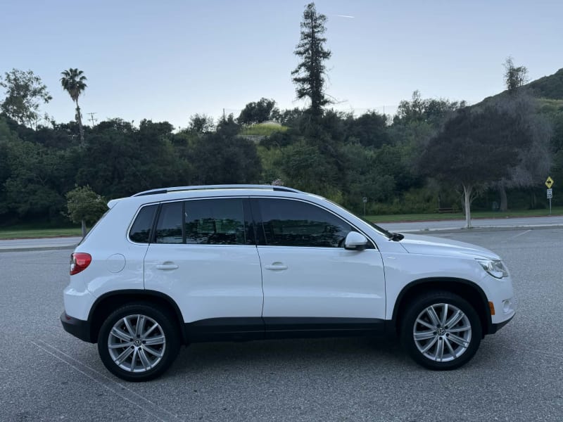 2010 VOLKSWAGEN Tiguan photo 4