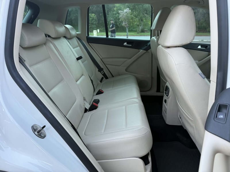 2010 VOLKSWAGEN Tiguan photo 11
