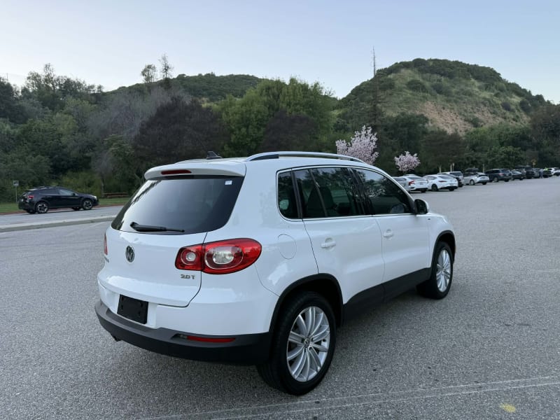 2010 VOLKSWAGEN Tiguan photo 5