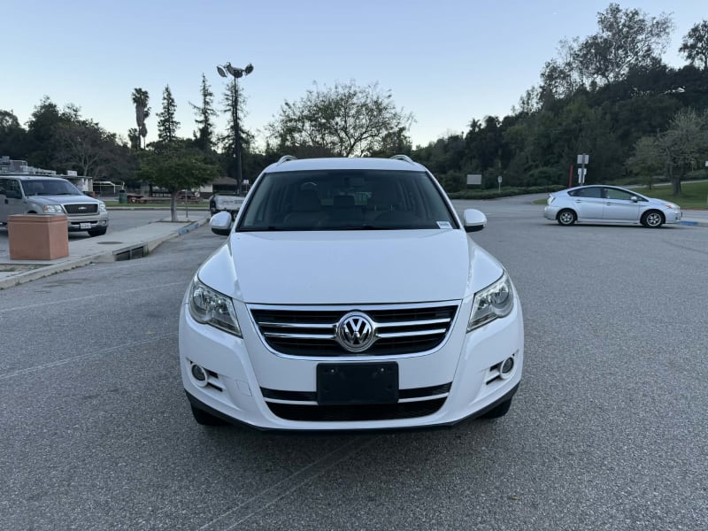 2010 VOLKSWAGEN Tiguan photo 2