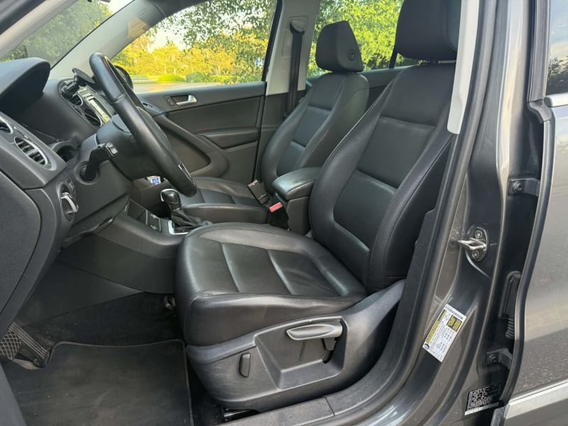 2015 VOLKSWAGEN Tiguan photo 8