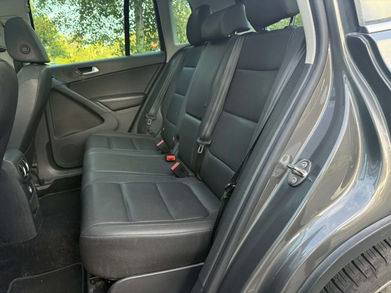2015 VOLKSWAGEN Tiguan photo 9