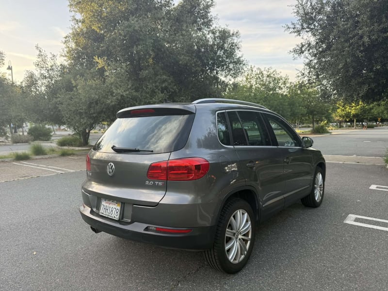2015 VOLKSWAGEN Tiguan photo 4
