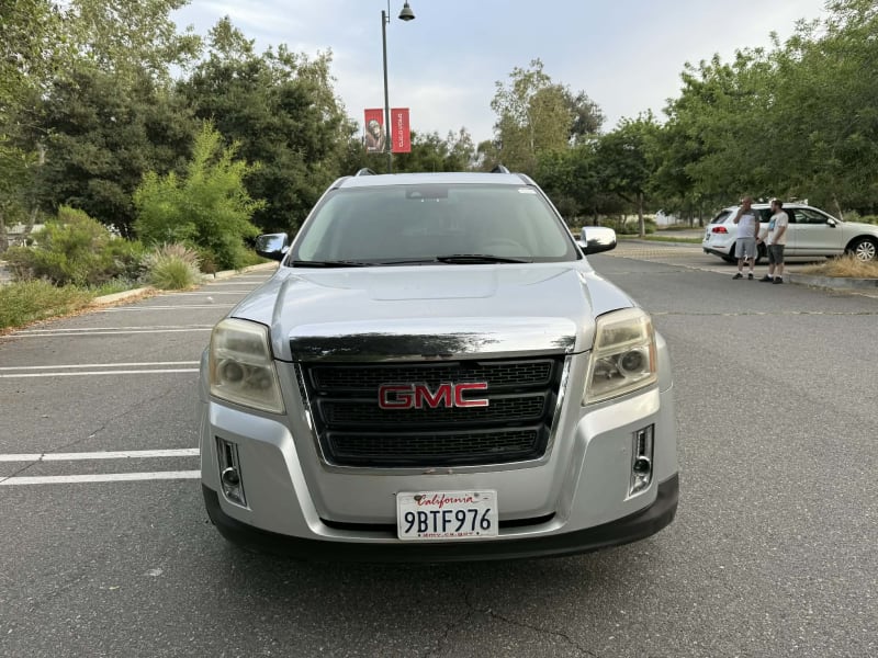 2015 GMC Terrain photo 2