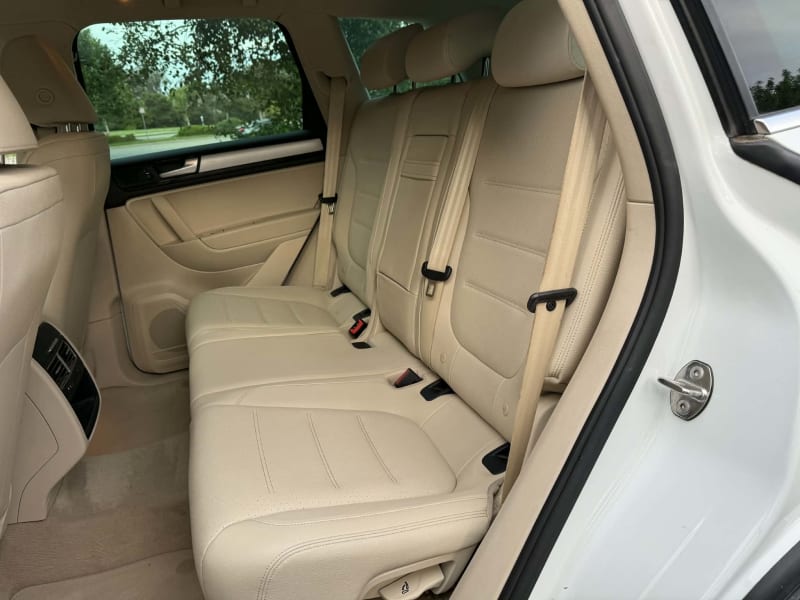 2012 VOLKSWAGEN Touareg photo 10