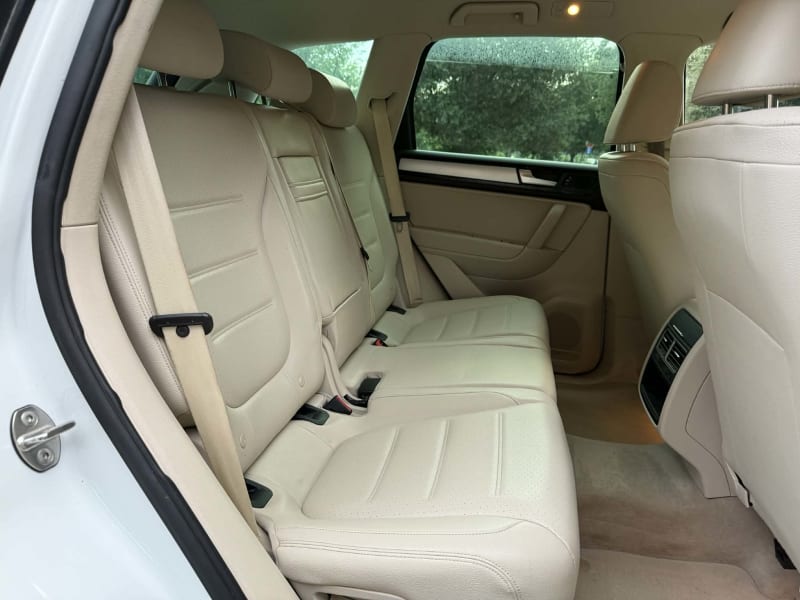 2012 VOLKSWAGEN Touareg photo 11