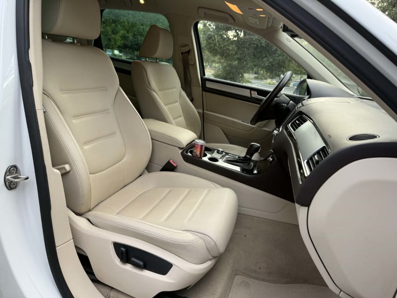 2012 VOLKSWAGEN Touareg photo 12
