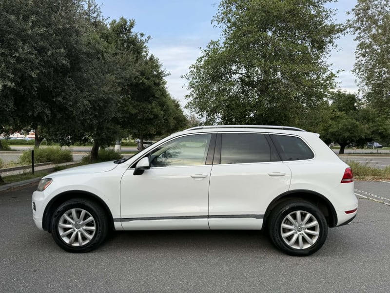 2012 VOLKSWAGEN Touareg photo 8