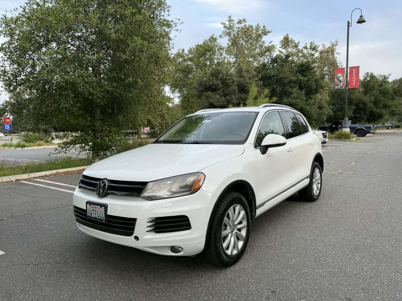 2012 VOLKSWAGEN Touareg