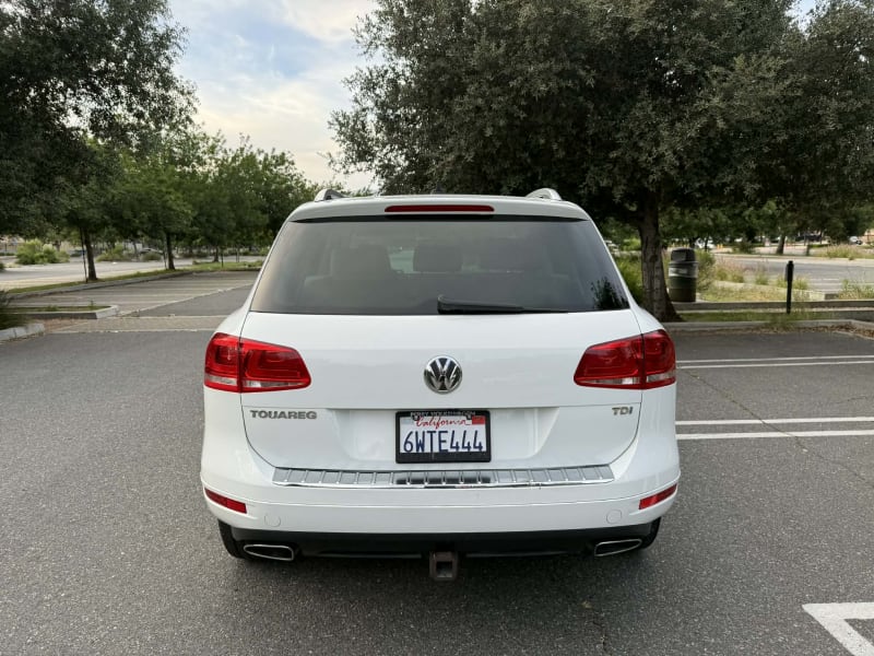 2012 VOLKSWAGEN Touareg photo 6