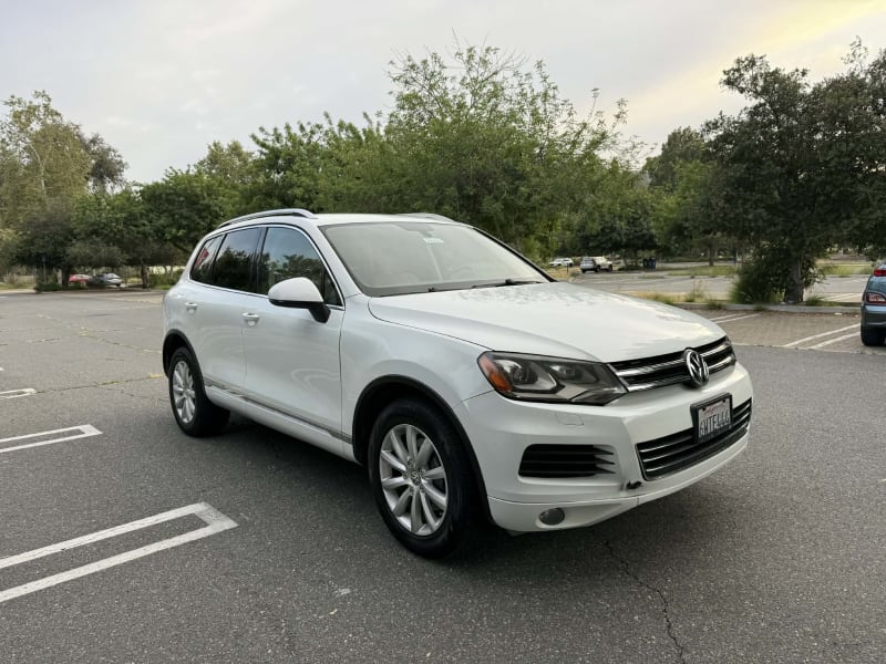 2012 VOLKSWAGEN Touareg photo 3