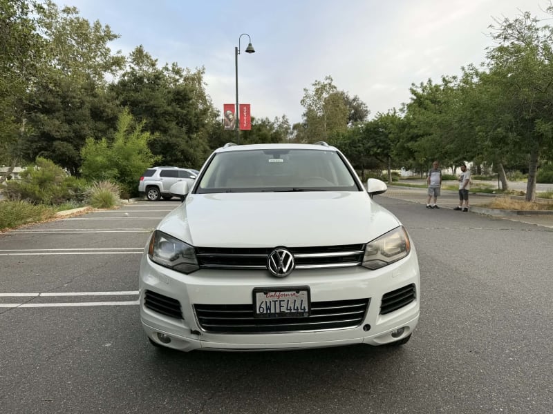 2012 VOLKSWAGEN Touareg photo 2