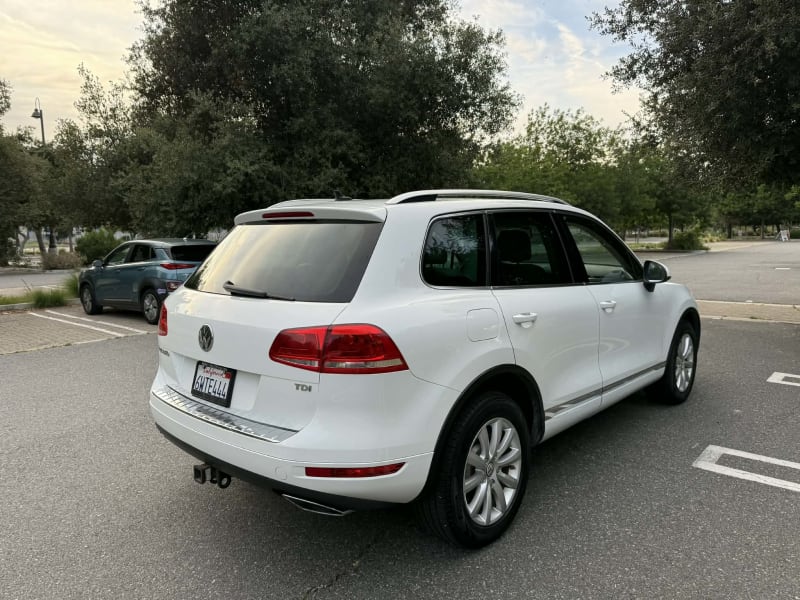 2012 VOLKSWAGEN Touareg photo 5
