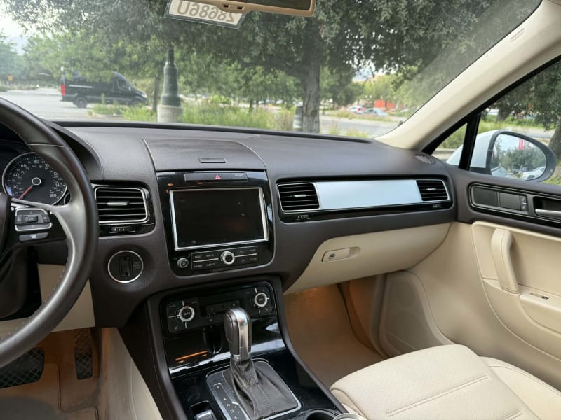 2012 VOLKSWAGEN Touareg photo 14