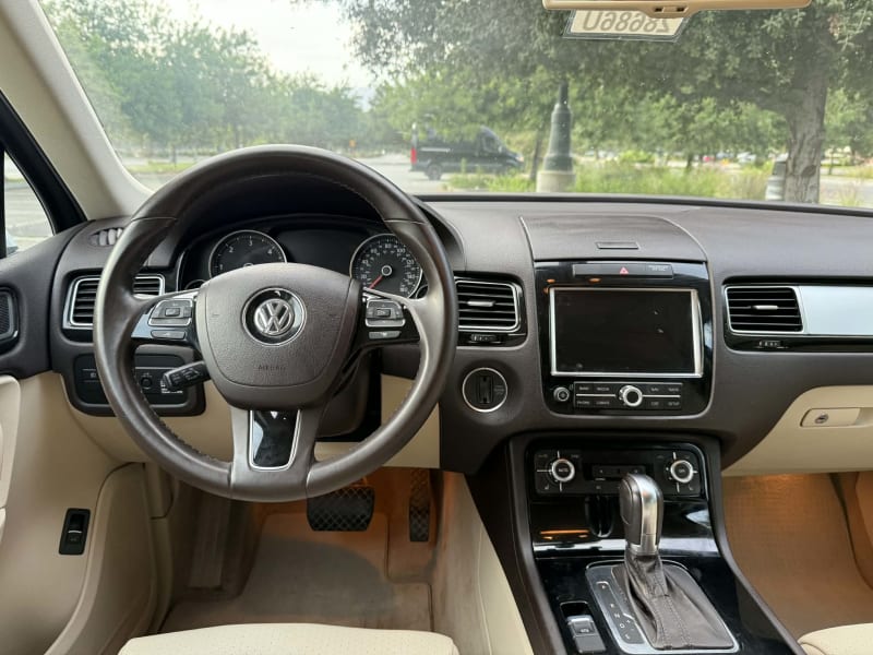 2012 VOLKSWAGEN Touareg photo 13