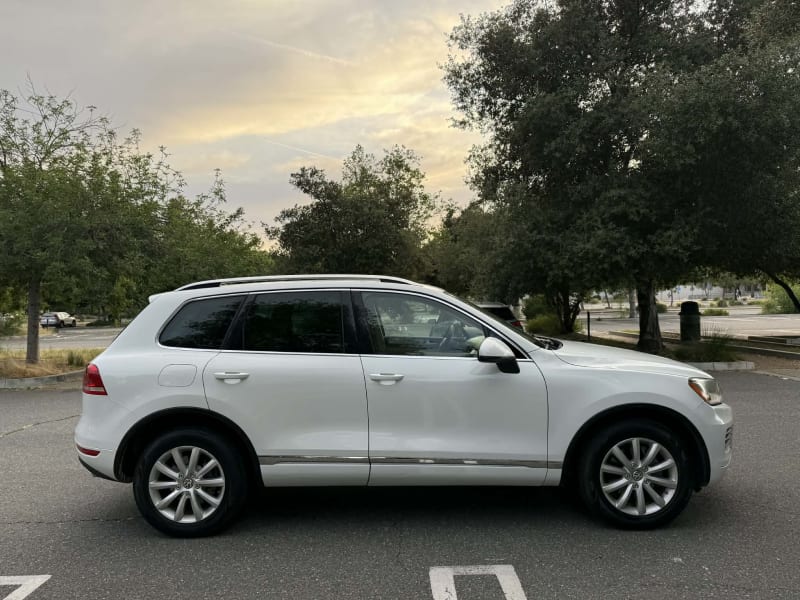 2012 VOLKSWAGEN Touareg photo 4