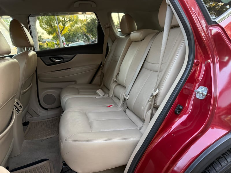 2015 NISSAN Rogue photo 10