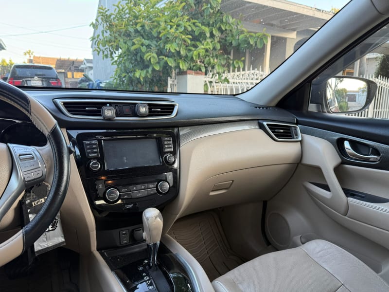 2015 NISSAN Rogue photo 14