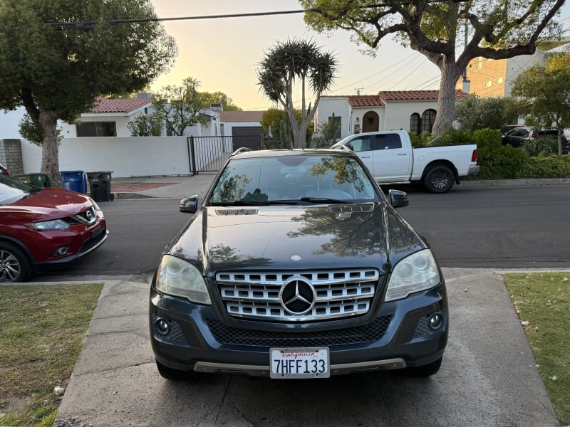 2011 MERCEDES-BENZ M-Class photo 2