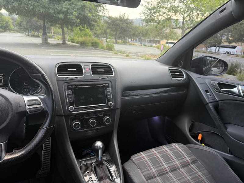 2010 VOLKSWAGEN GTI photo 14