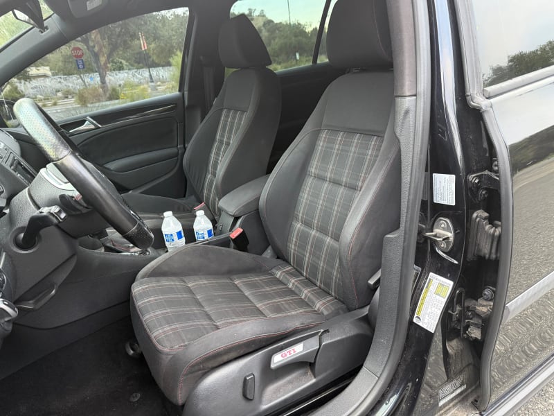 2010 VOLKSWAGEN GTI photo 9