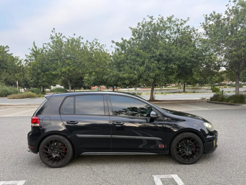 2010 VOLKSWAGEN GTI photo 4