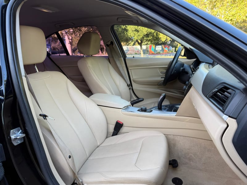 2016 BMW 320i photo 12