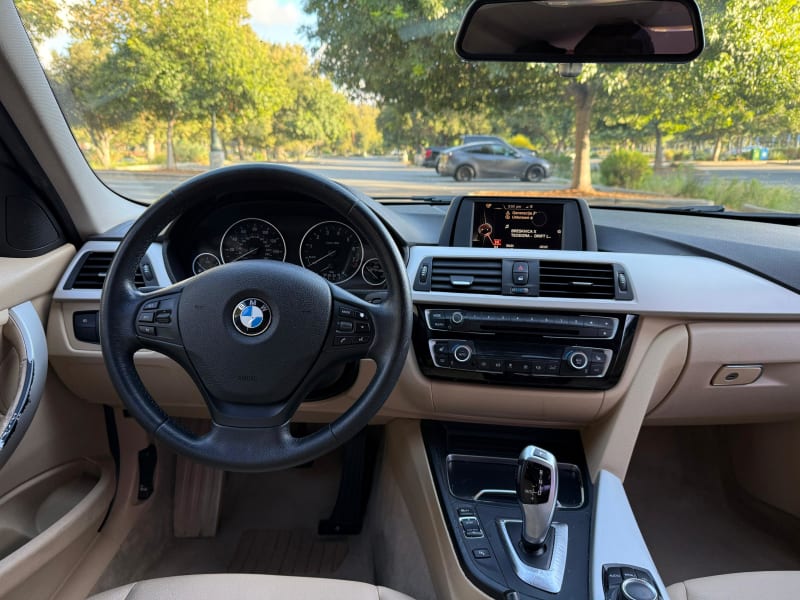 2016 BMW 320i photo 13