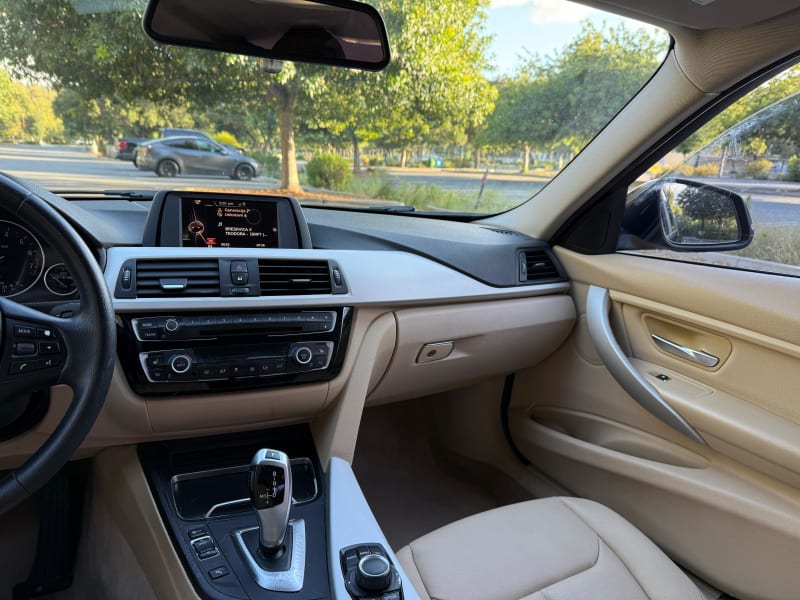 2016 BMW 320i photo 14