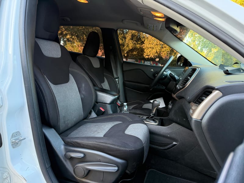2014 JEEP Cherokee photo 10