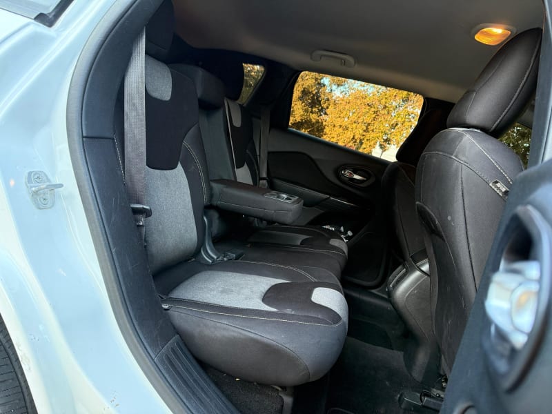 2014 JEEP Cherokee photo 9