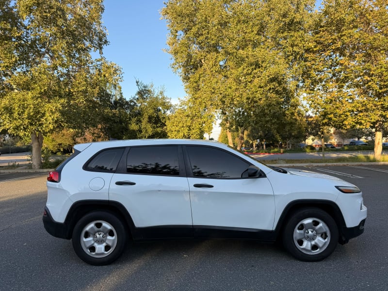 2014 JEEP Cherokee photo 4
