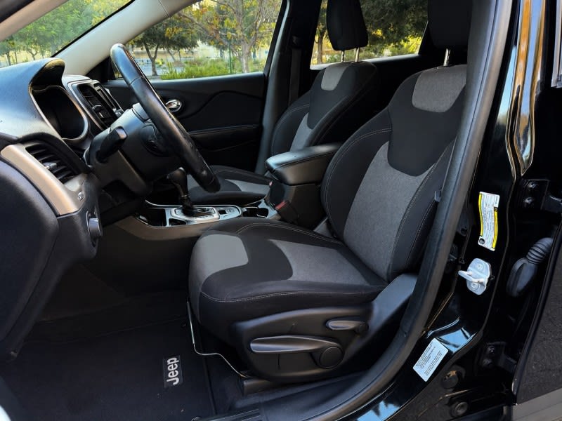 2015 JEEP Cherokee photo 9