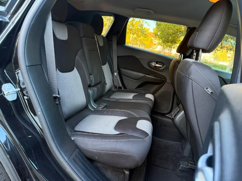 2015 JEEP Cherokee photo 10