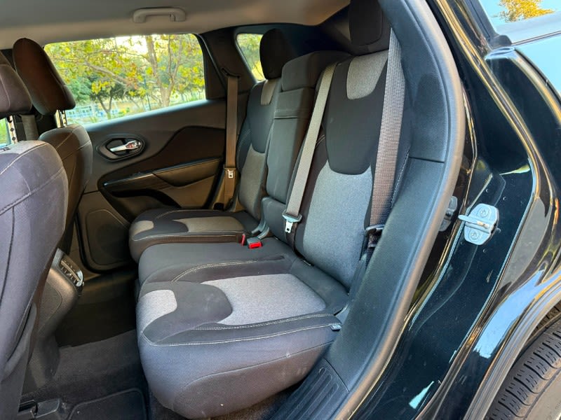 2015 JEEP Cherokee photo 12