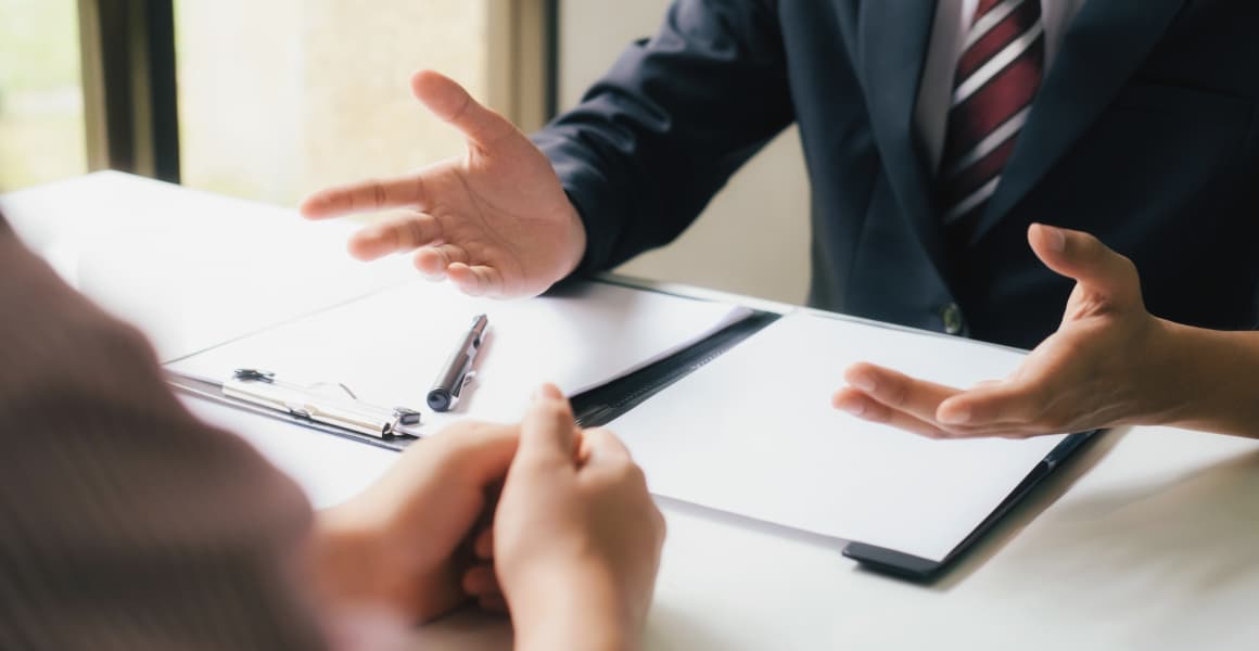 Omettre d'informer le salarié de la possibilité de saisir une commission de recours ne rend pas le licenciement sans cause réelle et sérieuse