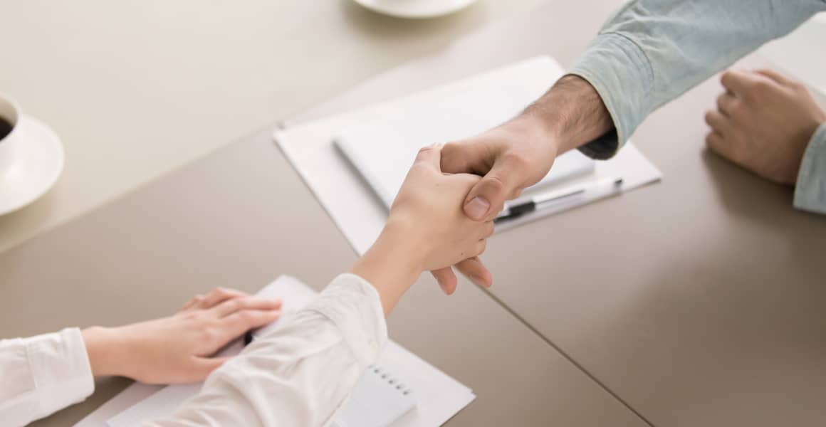 Un salarié italien peut, en principe, travailler en France avec son permis de conduire italien