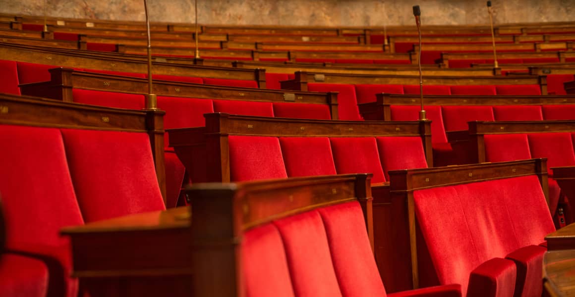 Discrimination et situation de famille : le député, l'épouse et la collaboratrice