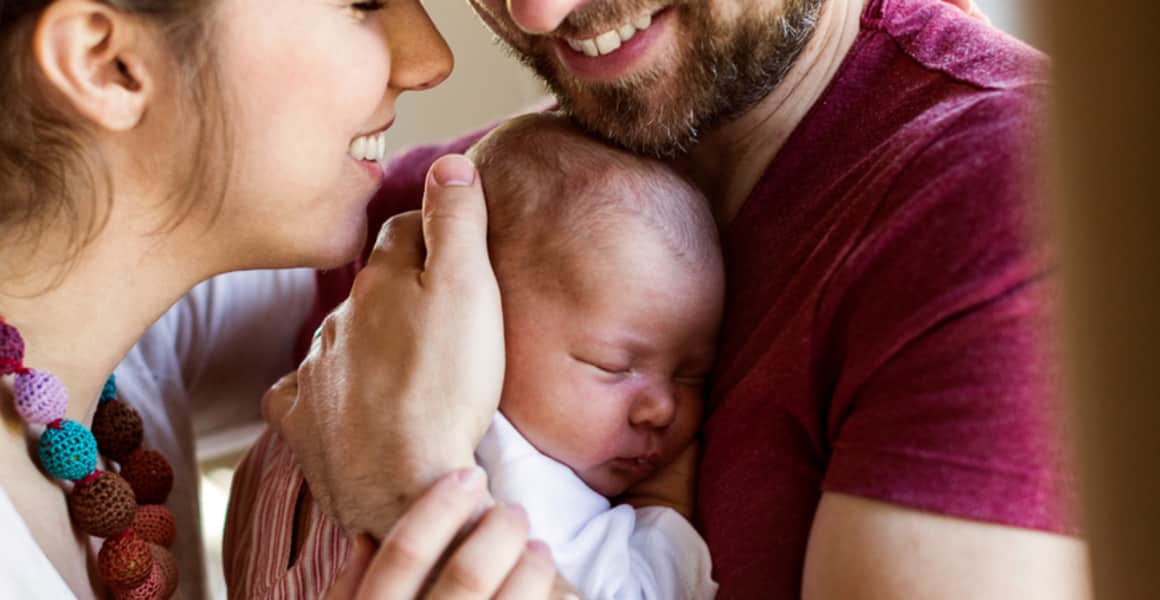 La LFSS 2026 crée un congé supplémentaire de naissance
