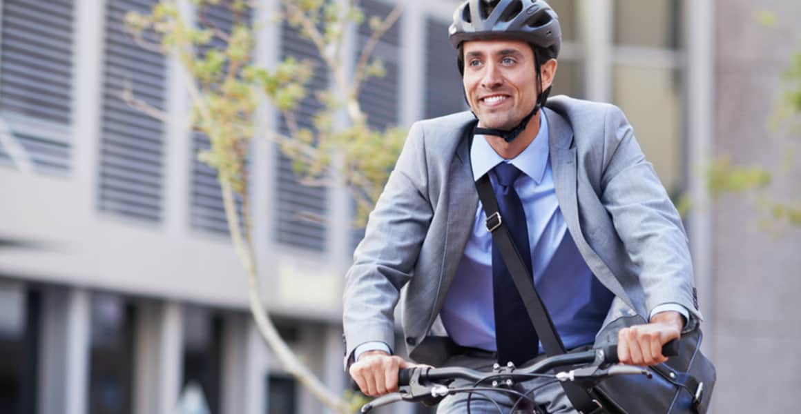 Vélo mis à disposition par l'employeur : selon le BOSS, l'avantage en nature peut être négligé