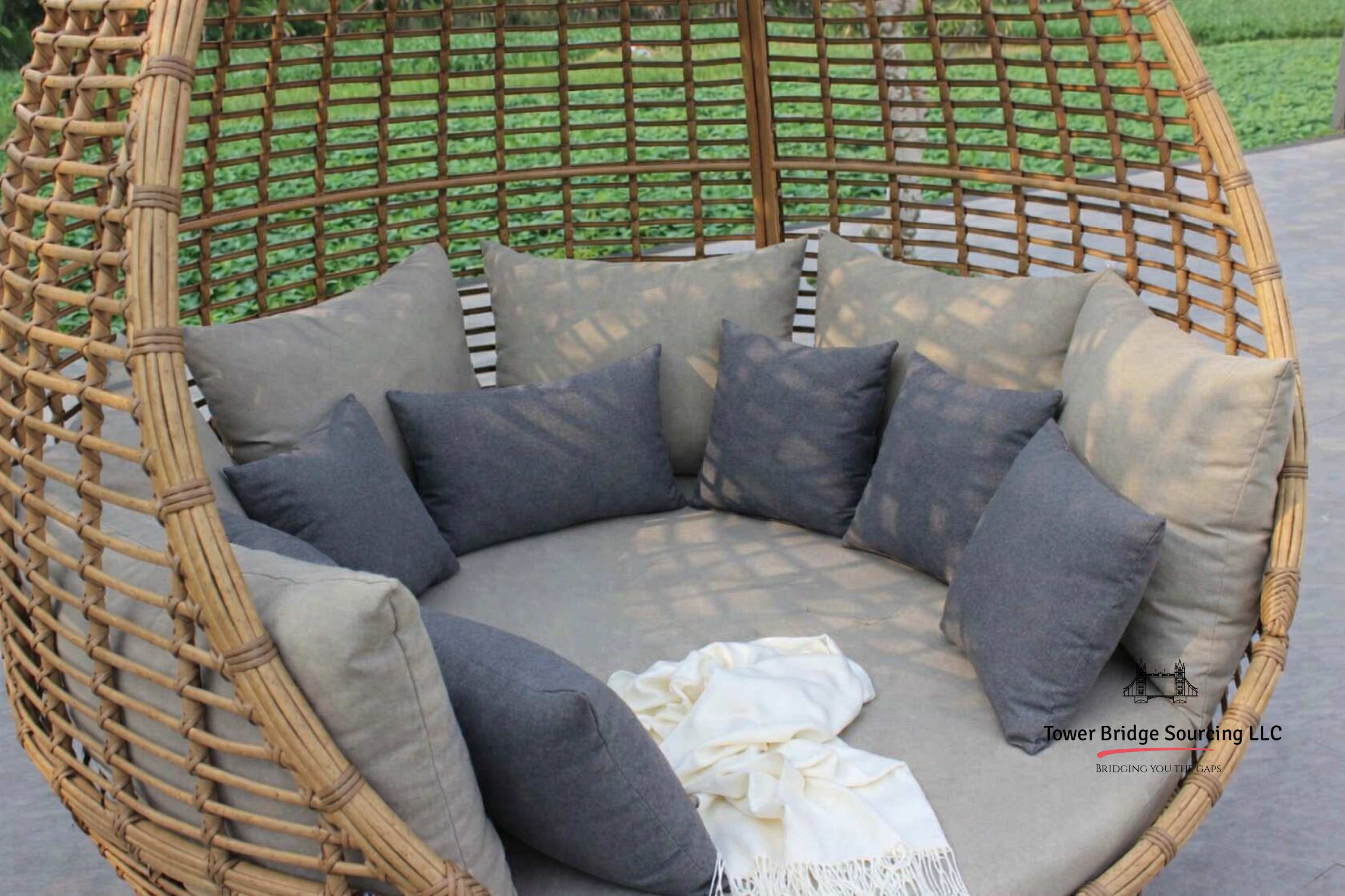Shelby Egg Lounger thumbnail 2